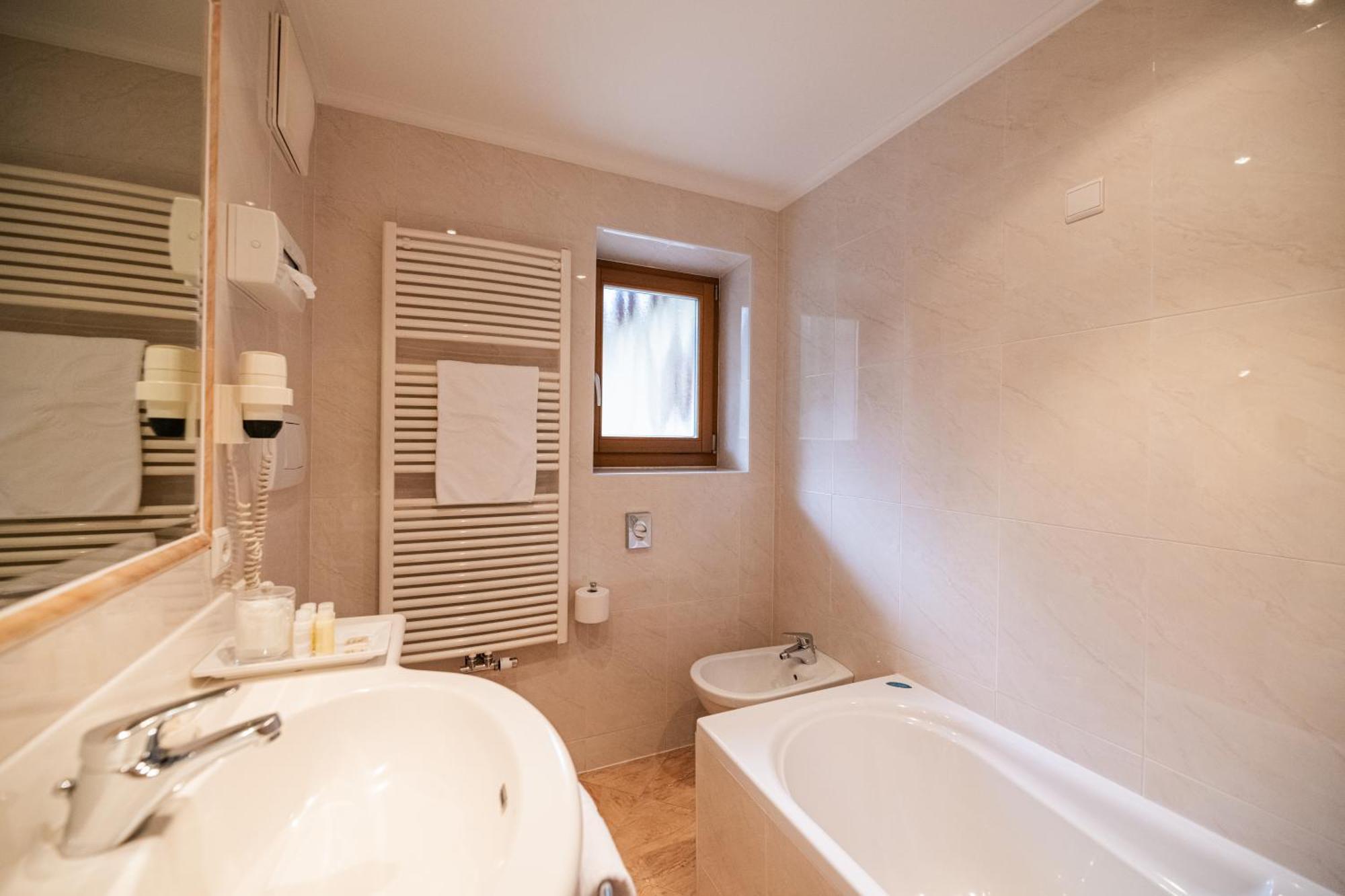 Hotel Lanerhof Active/Spa/Balance San Lorenzo di Sebato Chambre photo